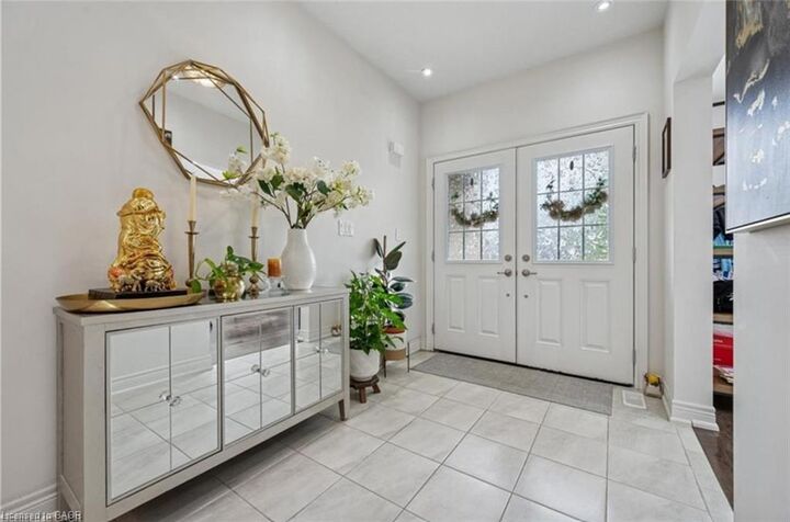 Property Photo: 77 Eaglecrest Street ON N2K 4K1