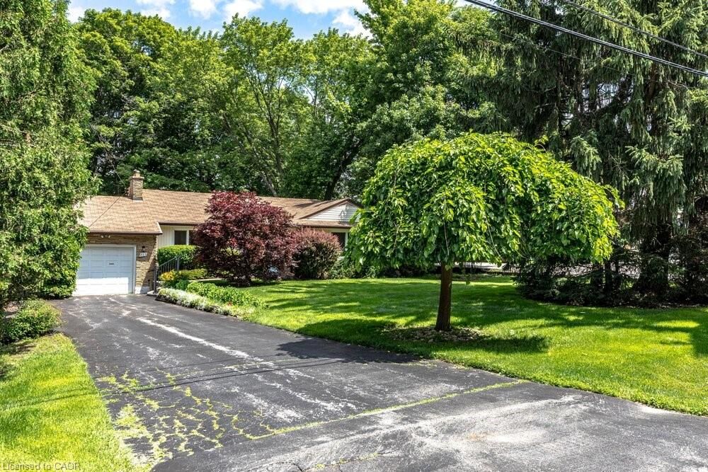 Property Photo:  803 Montgomery Drive  ON L9G 3H6 