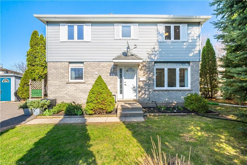 Property Photo: 10 Ristau Crescent ON N2E 3A8