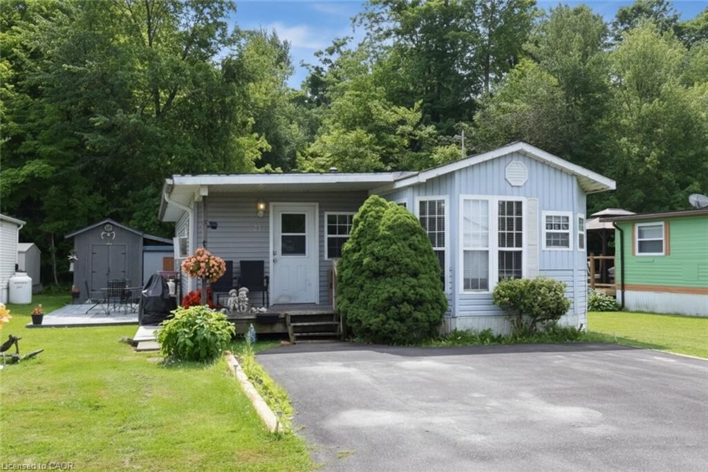 Property Photo: 2490 Governors Road 41 ON L0R 1T0