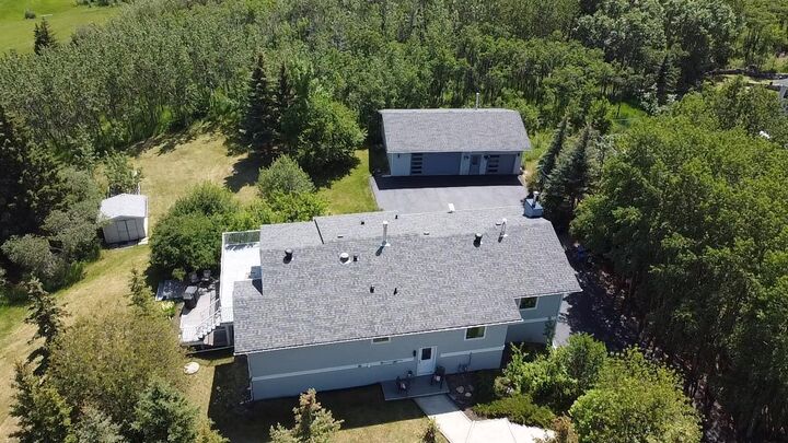 Property Photo:  31 Biggar Heights Bay  AB T3R 1H4 