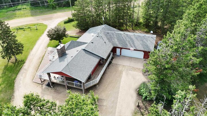 Property Photo: 41421 Range Road 261 AB T4L 2N5