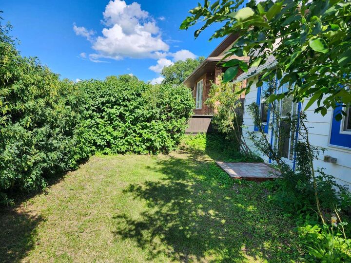 Property Photo: 655 3 Avenue W AB T0J 0Y3