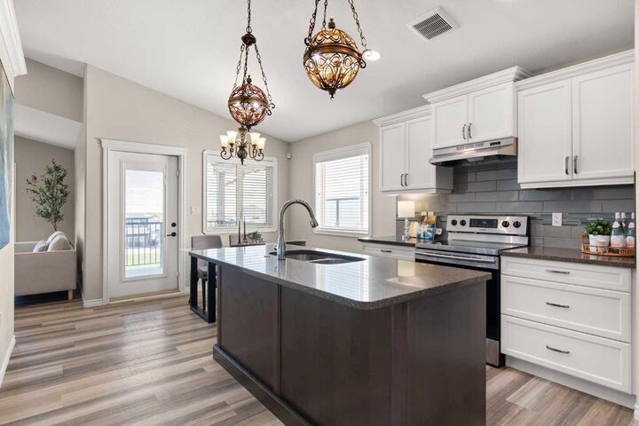 Property Photo: 220 Sierra Road SW AB T1B 4Y6