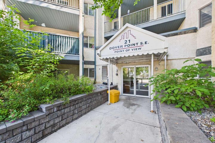 Property Photo: 21 Dover Point SE 416 AB T2B 3K4