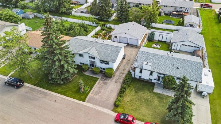 Property Photo: 9255 99 Avenue AB T8V 3X4