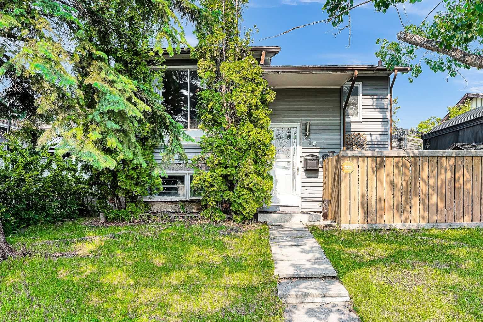 Property Photo: 215 Erin Woods Drive SE AB T2B 2V7