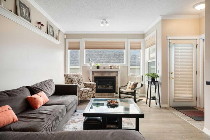 Property Photo:  25 Prestwick Park SE  AB T2Z 3V3 