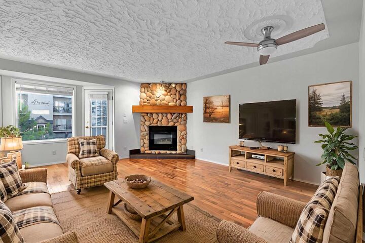 Property Photo: 1516 11 Avenue SW 2 AB T3C 0M9