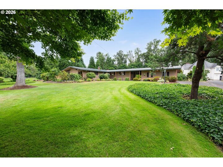 Property Photo:  9324 NE Levee Rd  OR 97211 
