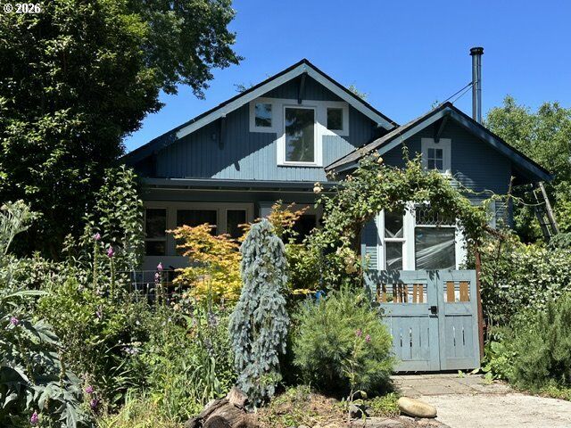 Property Photo:  7881 SE 48th Ave  OR 97206 