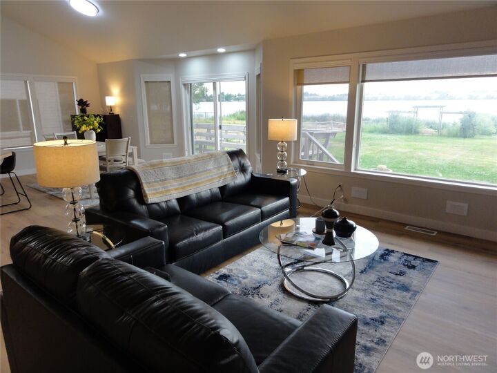 Property Photo: 3862 Shorecrest Drive NE WA 98837