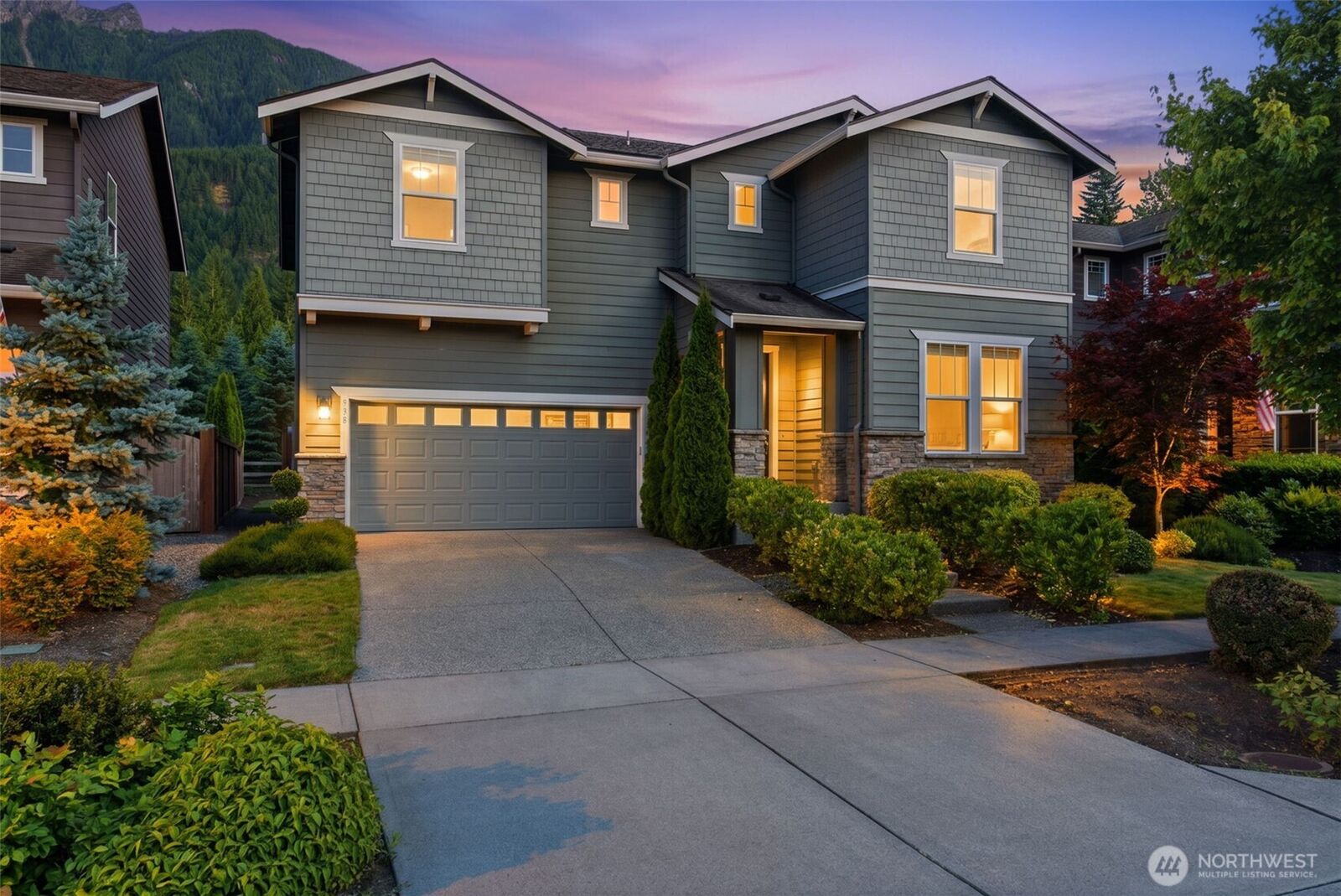 Property Photo: 938 NE 4th WA 98045