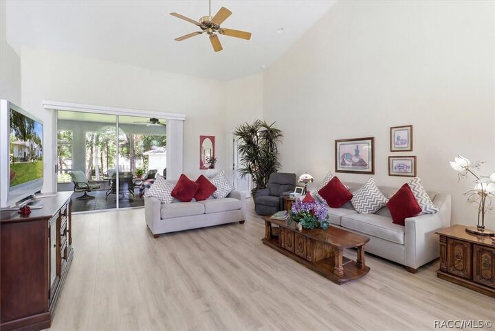 Property Photo: 1886 E Saint James Loop FL 34453