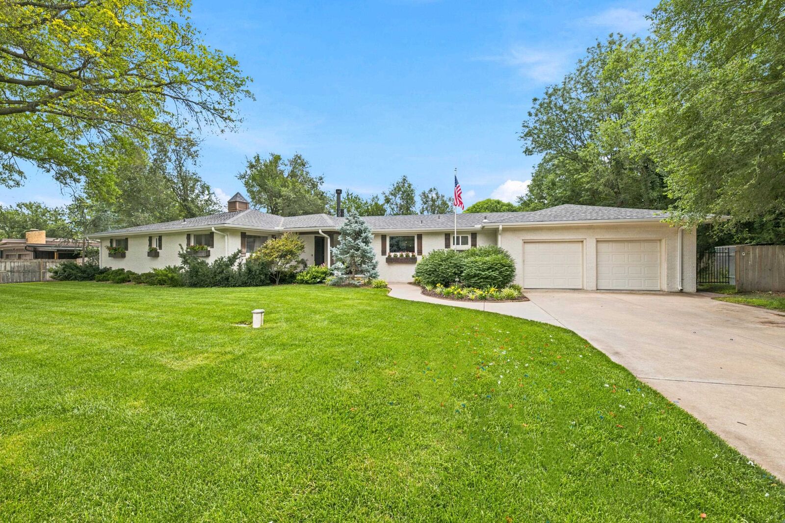 Property Photo:  9 W Rolling Hills Dr  KS 67212 