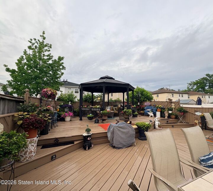 Property Photo:  371 Ridgecrest Avenue  NY 10312 