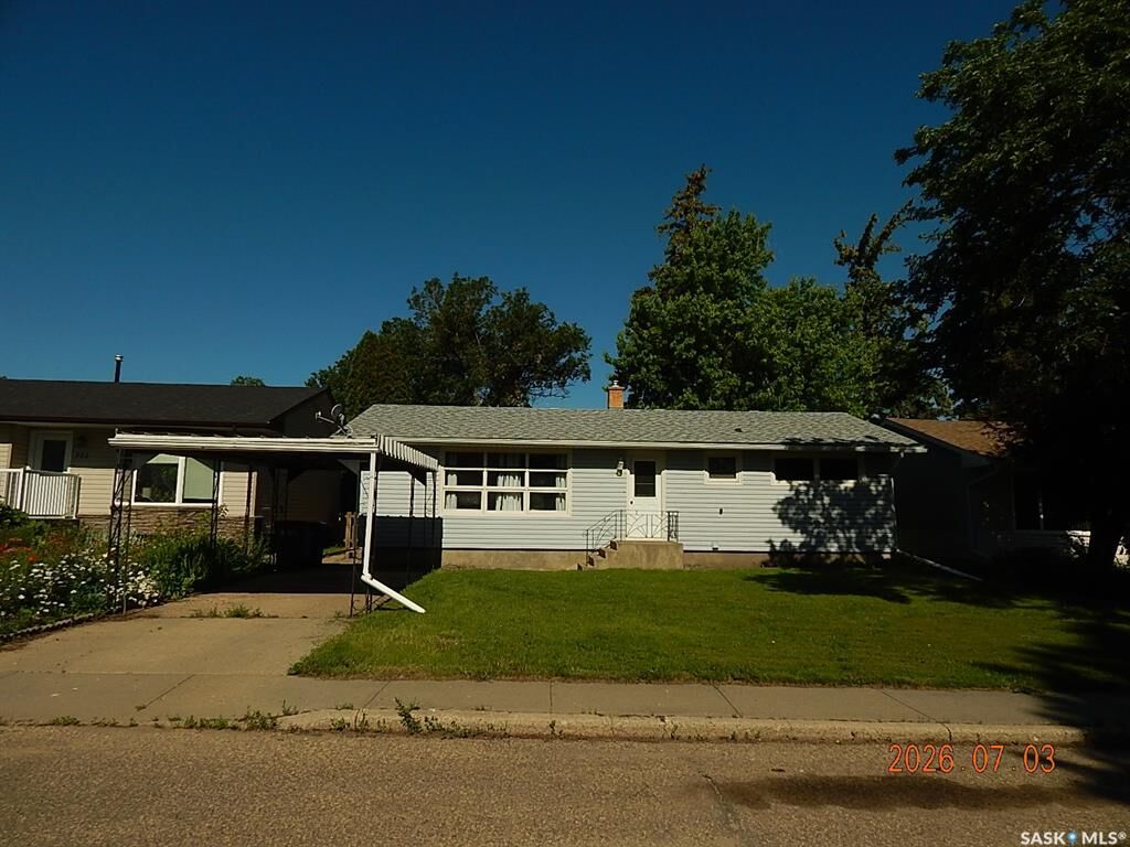 Property Photo:  710 3rd Street E  SK S0H 0B0 