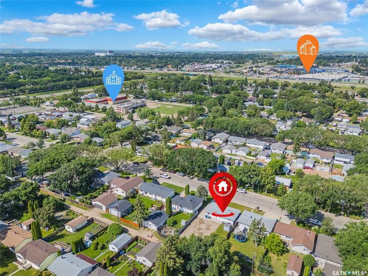 Property Photo:  322 Witney Avenue N  SK S7L 3M5 