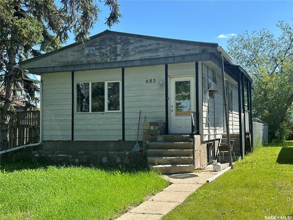 Property Photo: 683 Athol Street SK S4T 3B1