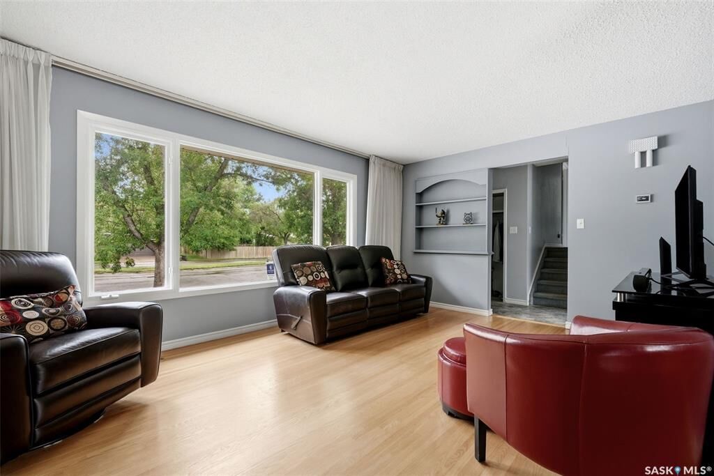 Property Photo:  2305 Parliament Avenue  SK S4S 4G5 