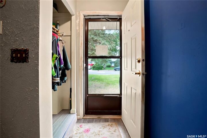 Property Photo:  3815 Hill Avenue  SK S4S 0X4 