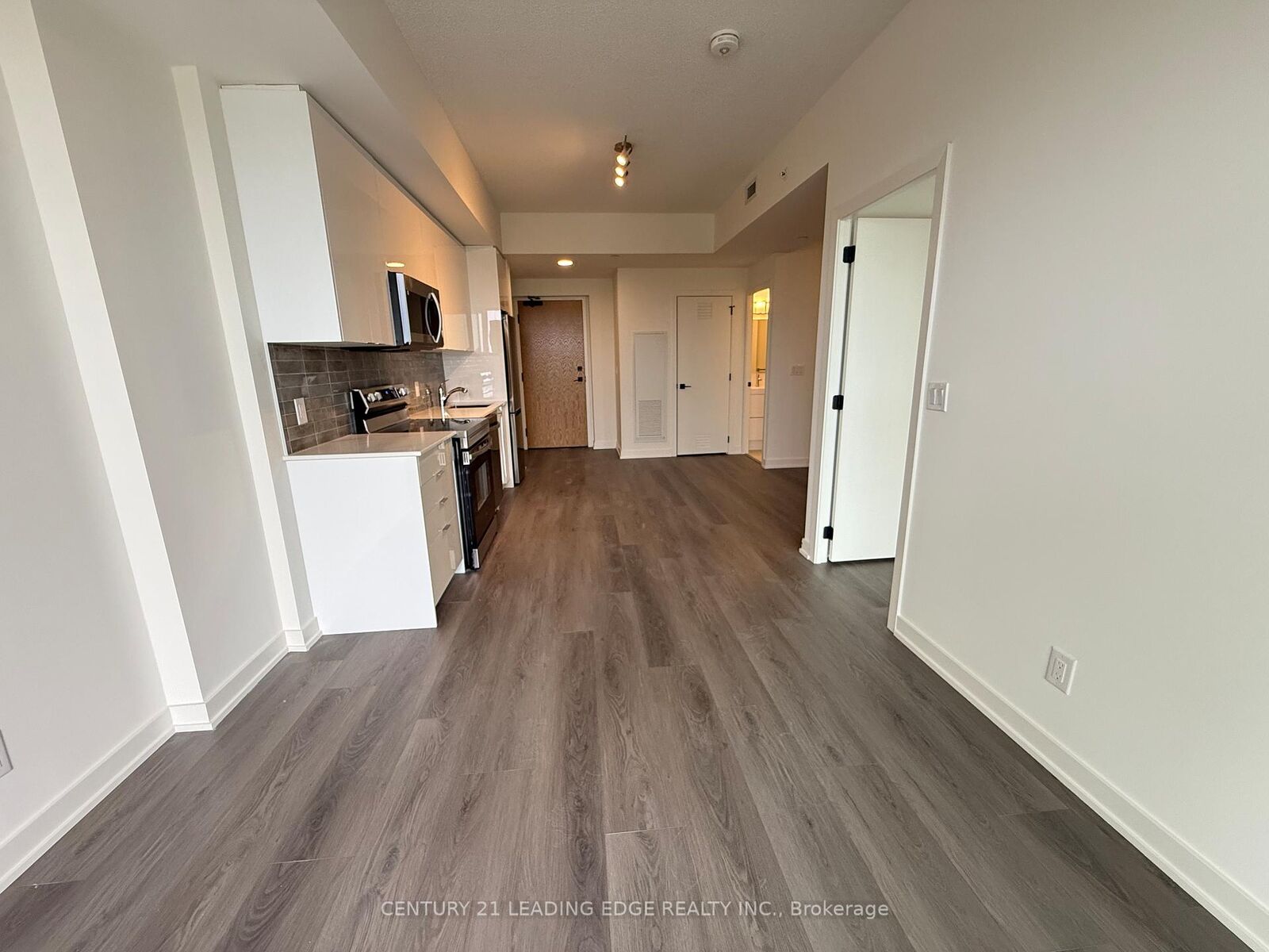 Property Photo: 33 Erie Avenue 712 ON N3S 0K7