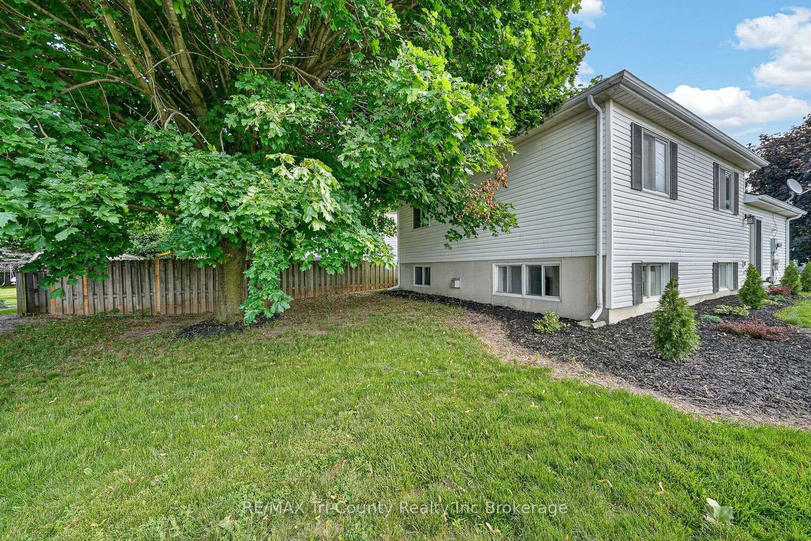 Property Photo: 67 Beckett Boulevard ON N4G 5N3