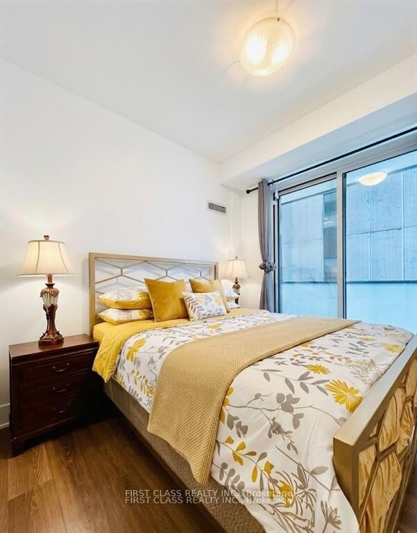 Property Photo: 200 Bloor Street W 1405 ON M5S 0B1