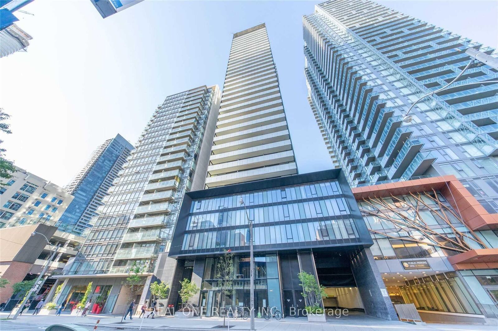 Property Photo:  28 Wellesley Street E 402  ON M4Y 1G3 