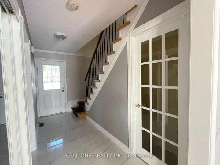 Property Photo:  6972 Cordingley Crescent  ON L5N 4Z3 