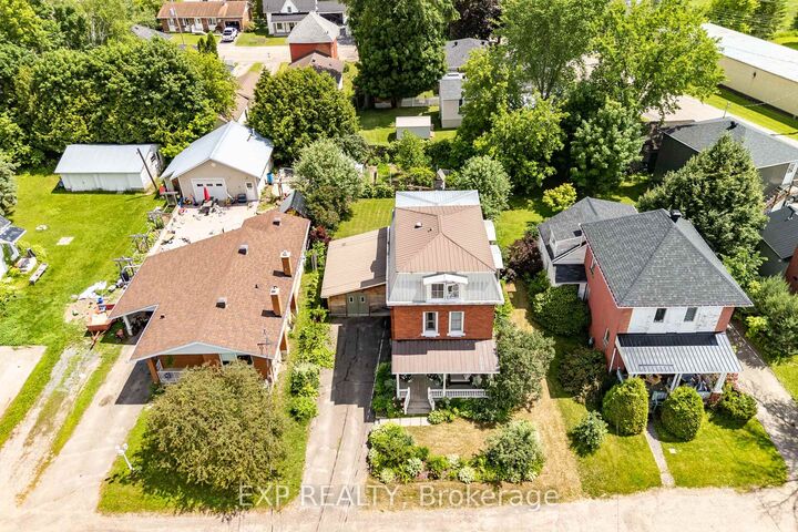 Property Photo: 6 Crawford Street ON K0J 1K0