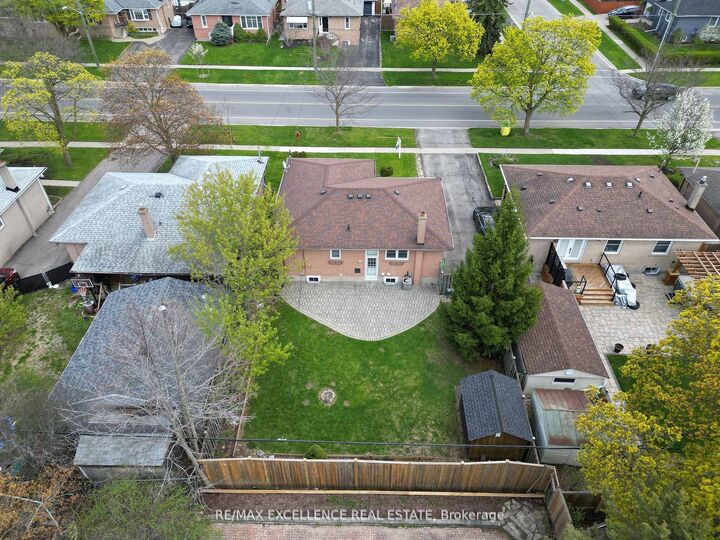 Property Photo: 431 Delrex Boulevard ON L7G 4J1