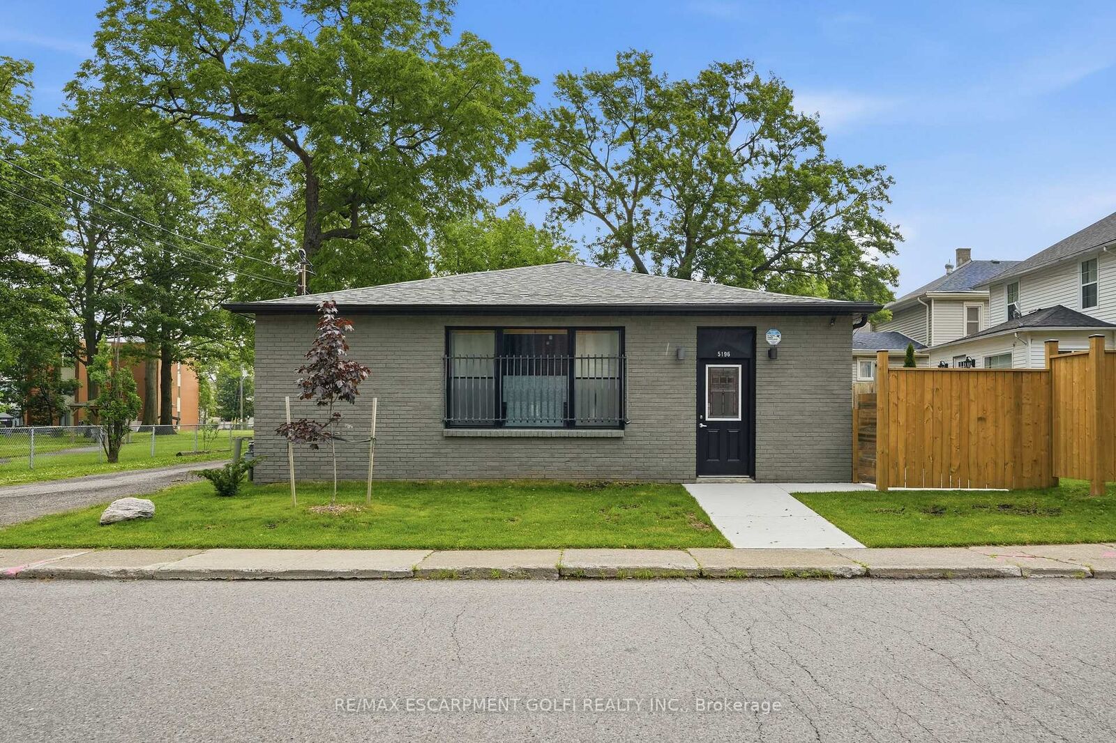 Property Photo:  5196 Fourth Avenue  ON L2E 1P4 