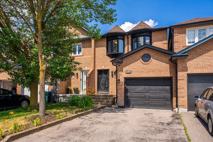 Property Photo: 5035 Moulin Rouge Crescent ON L5V 1R6