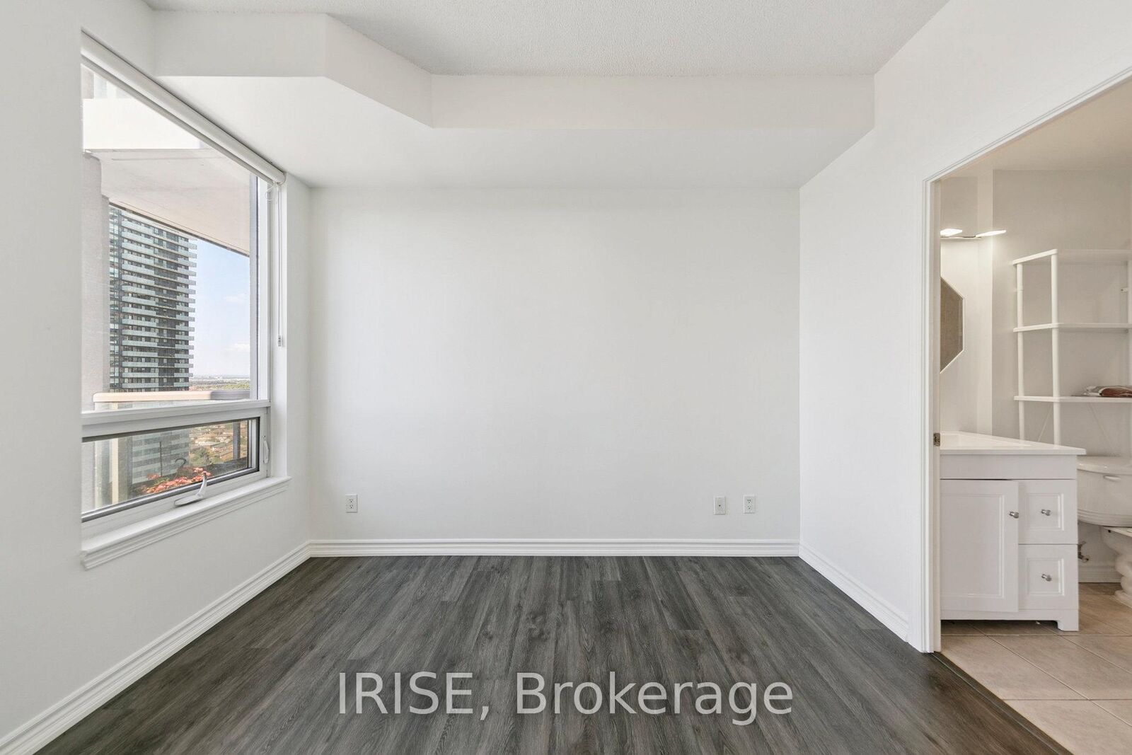 Property Photo:  388 Prince Of Wales Drive 2102  ON L5B 0A1 