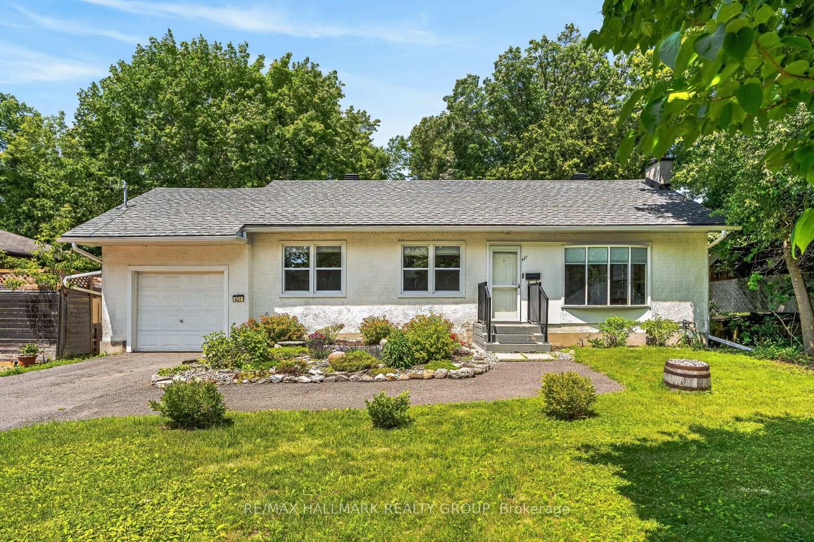 Property Photo:  427 Pleasant Park Road  ON K1H 5M9 