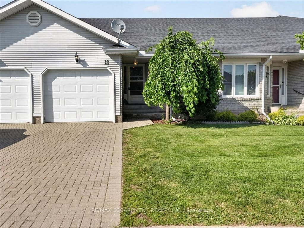 Property Photo: 11 Garden Drive ON L0R 2A0