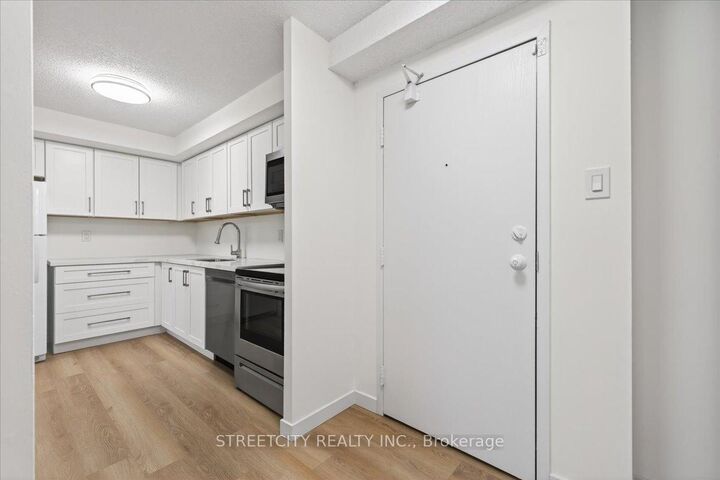 Property Photo: 521 Riverside Drive W 301 ON N6H 5E2