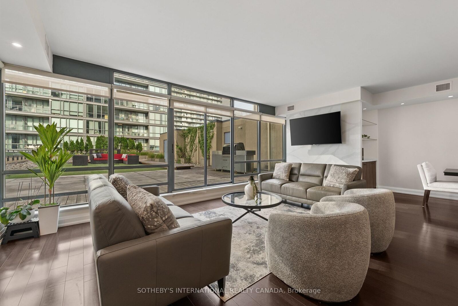 Property Photo: 438 King Street W 1501 ON M5V 3T9