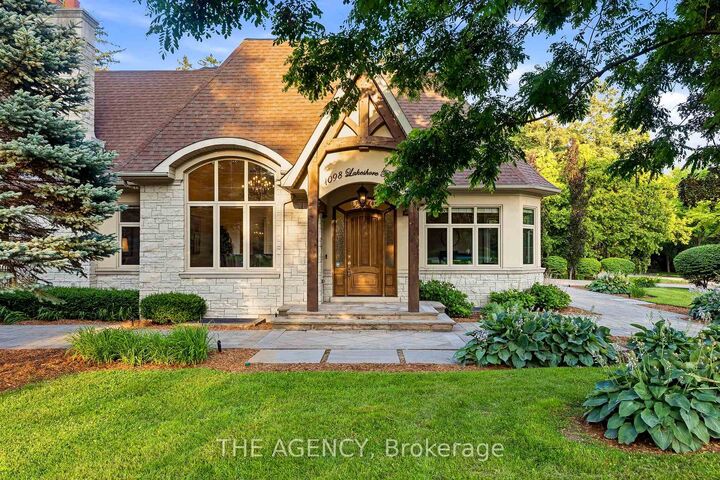 Property Photo: 1098 Lakeshore Road W ON L6L 1E9