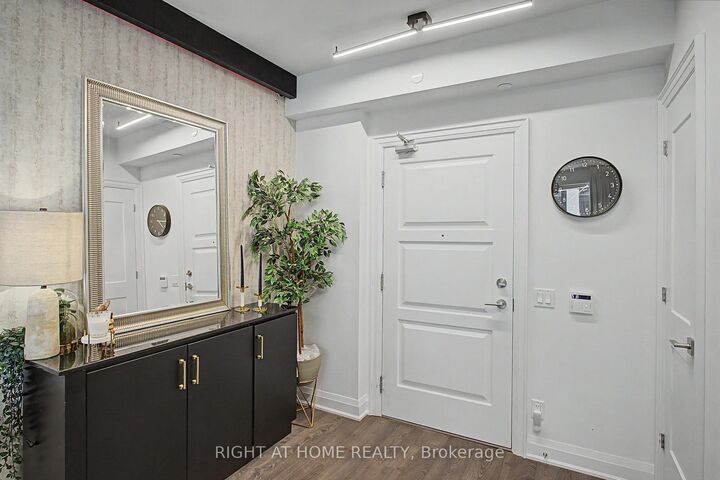 Property Photo: 36 Elm Drive W 3202 ON L5B 0N3