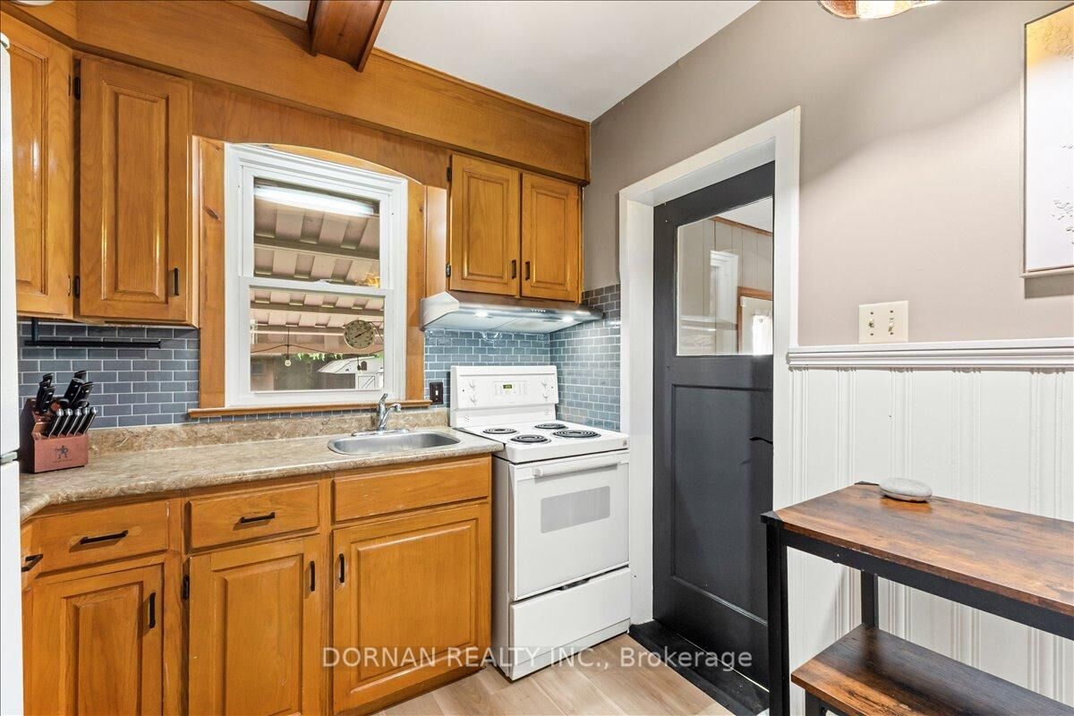 Property Photo:  470 King Street E  ON L1H 1E8 