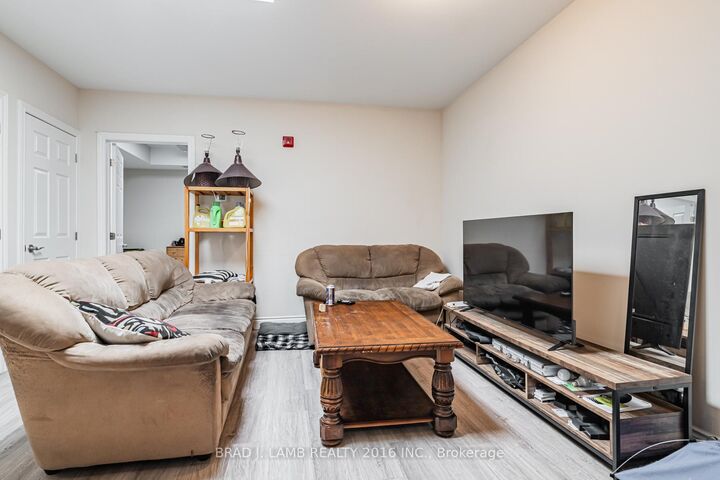 Property Photo: 2904A Danforth Avenue 3 ON M4C 1M1