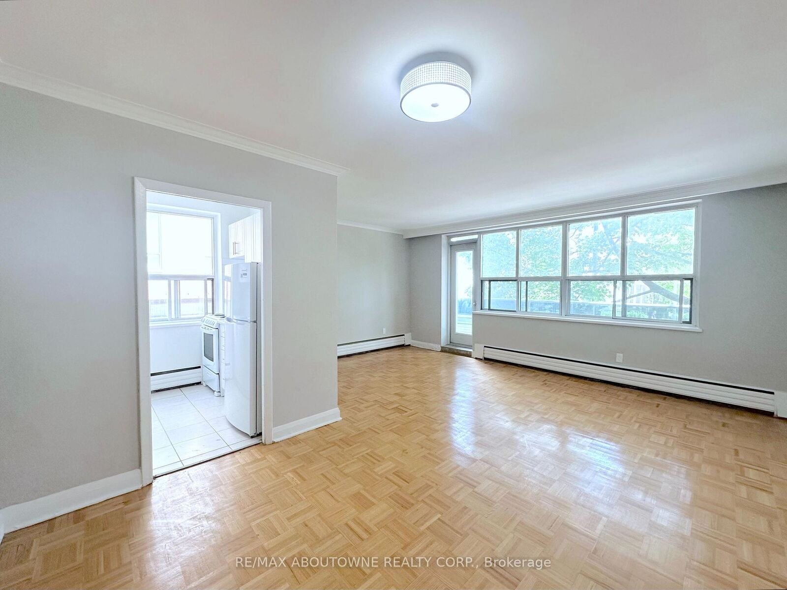 Property Photo: 276 St Clair Avenue W 104 ON M4V 1R9