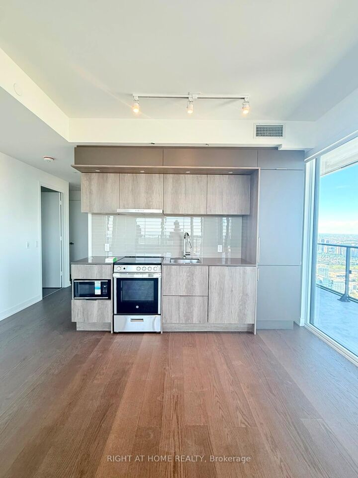 Property Photo: 448 Burnhamthorpe Road W 6708 ON L5B 4M6