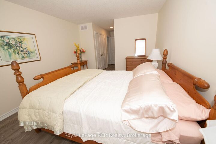 Property Photo:  465 Wellington Street E  ON N0G 2L2 