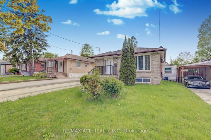 Property Photo: 10 Blakemanor Boulevard ON M1J 2W4