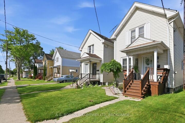 Property Photo: 4 Clifford Avenue ON L3C 2G1
