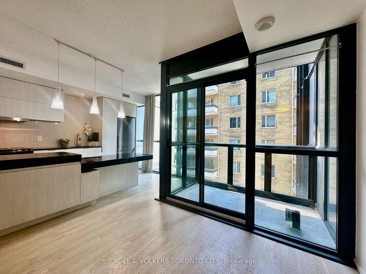Property Photo: 101 Charles Street E 720 ON M4Y 0A9