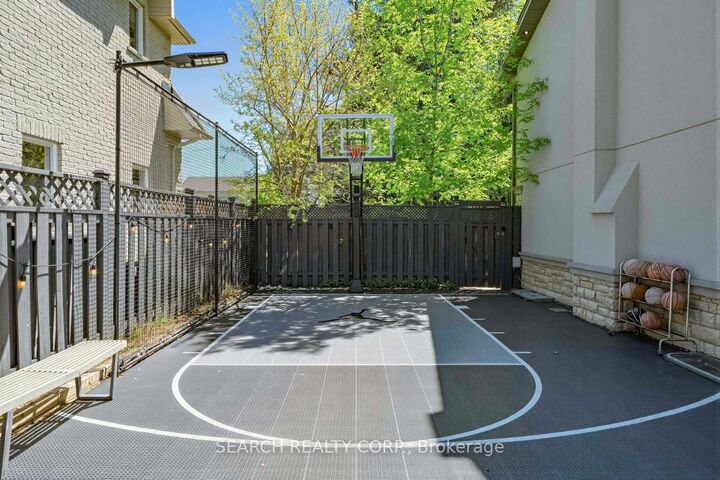 Property Photo: 1421 Watersedge Road ON L5J 1A3